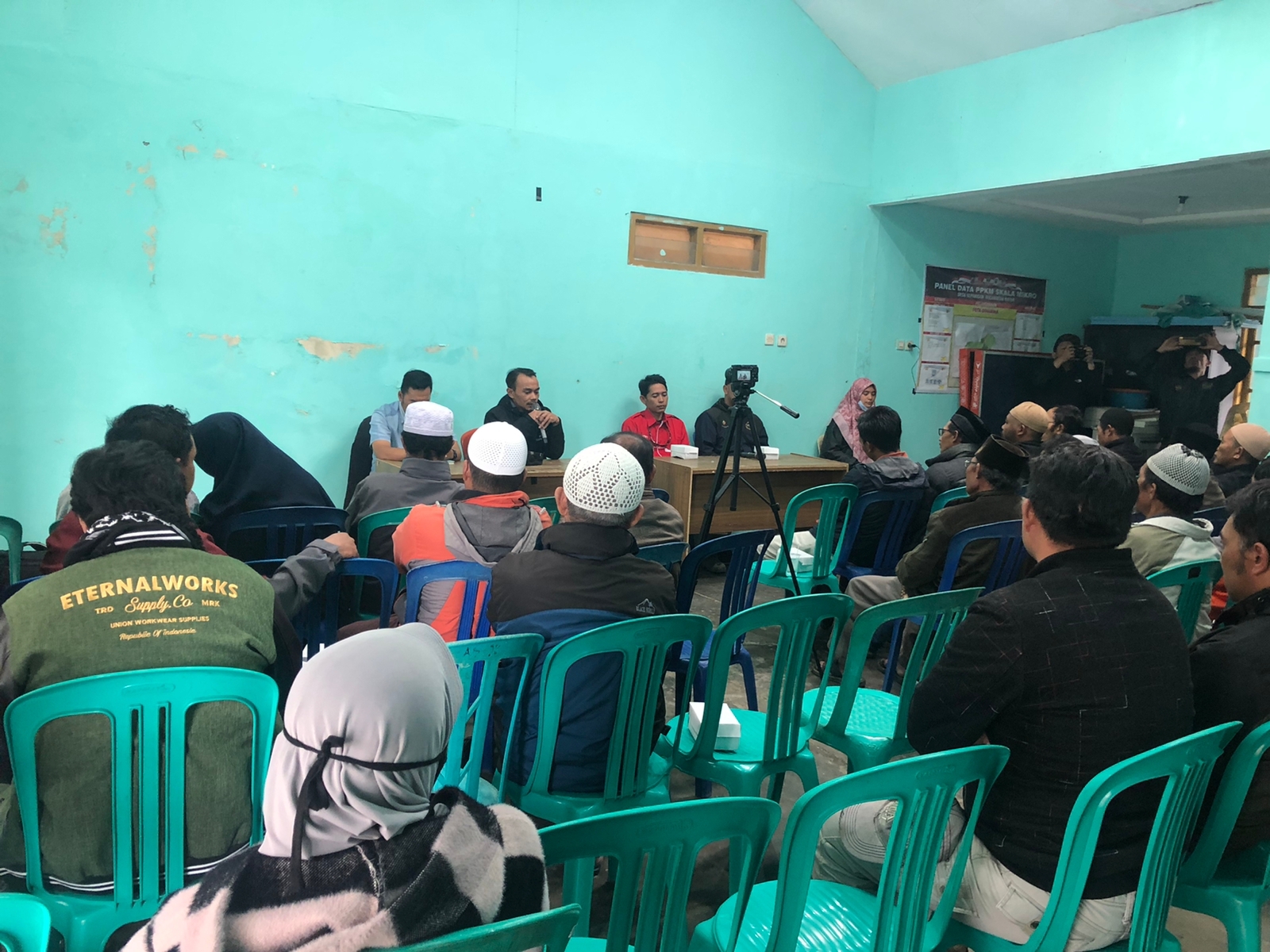 Doa bersama 40 warga Desa Kepakisan berlangsung pada Rabu, 21 Desember 2022. (Foto: Istimewa)