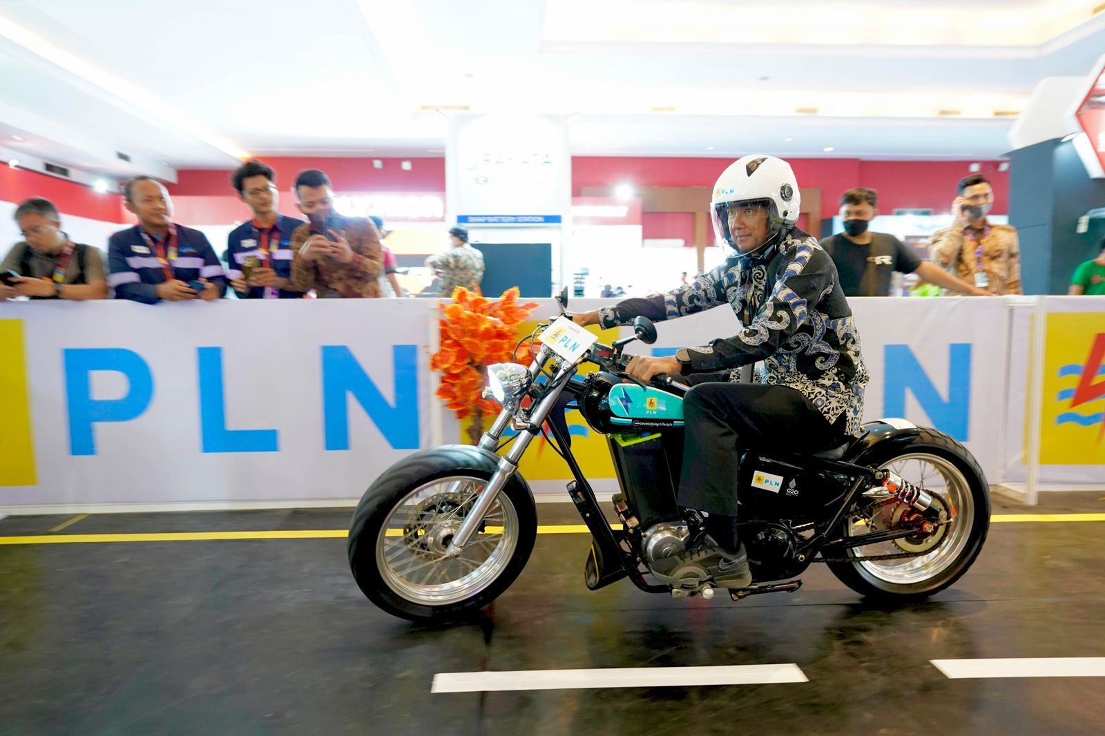 PLN Kenalkan Motor Konversi di IIMS 2023. (Foto: Istimewa) 