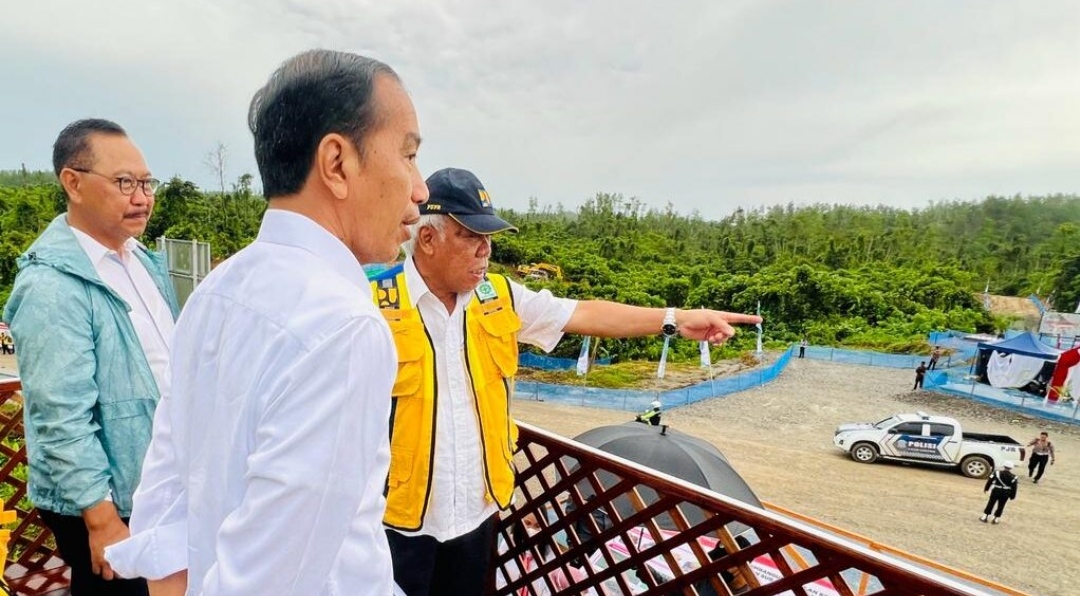 Presiden Jokowi saat meninjau Kawasan 1B, Ibu Kota Nusantara, Jumat, 24 Februari 2023. (Foto: BPMI Setpres) 