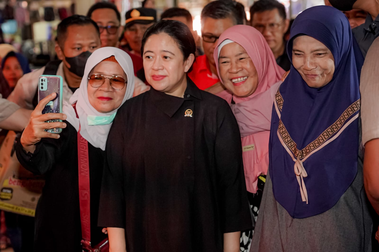 Ketua DPR RI Puan Maharani mengunjungi Pasar Indralaya di Kabupaten Ogan Ilir dalam kunjungan kerjanya di Sumatera Selatan.