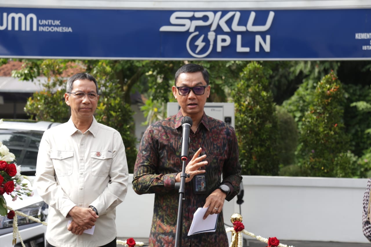 Foto: Kepala Sekretariat Presiden Heru Budi Hartono dan Direktur Utama PLN Darmawan Prasodjo. (Dok, PLN)