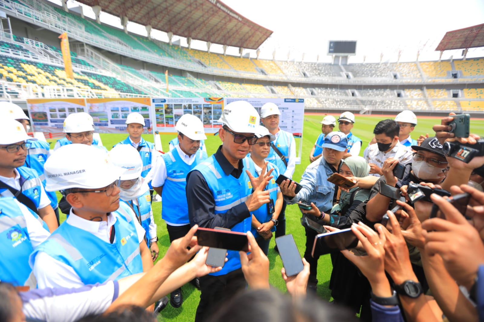 PT PLN (Persero) menyiapkan kelistrikan andal di Stadion Gelora Bung Tomo (GBT), Surabaya tanpa kedip dan tanpa asap. (Dok, PLN)
