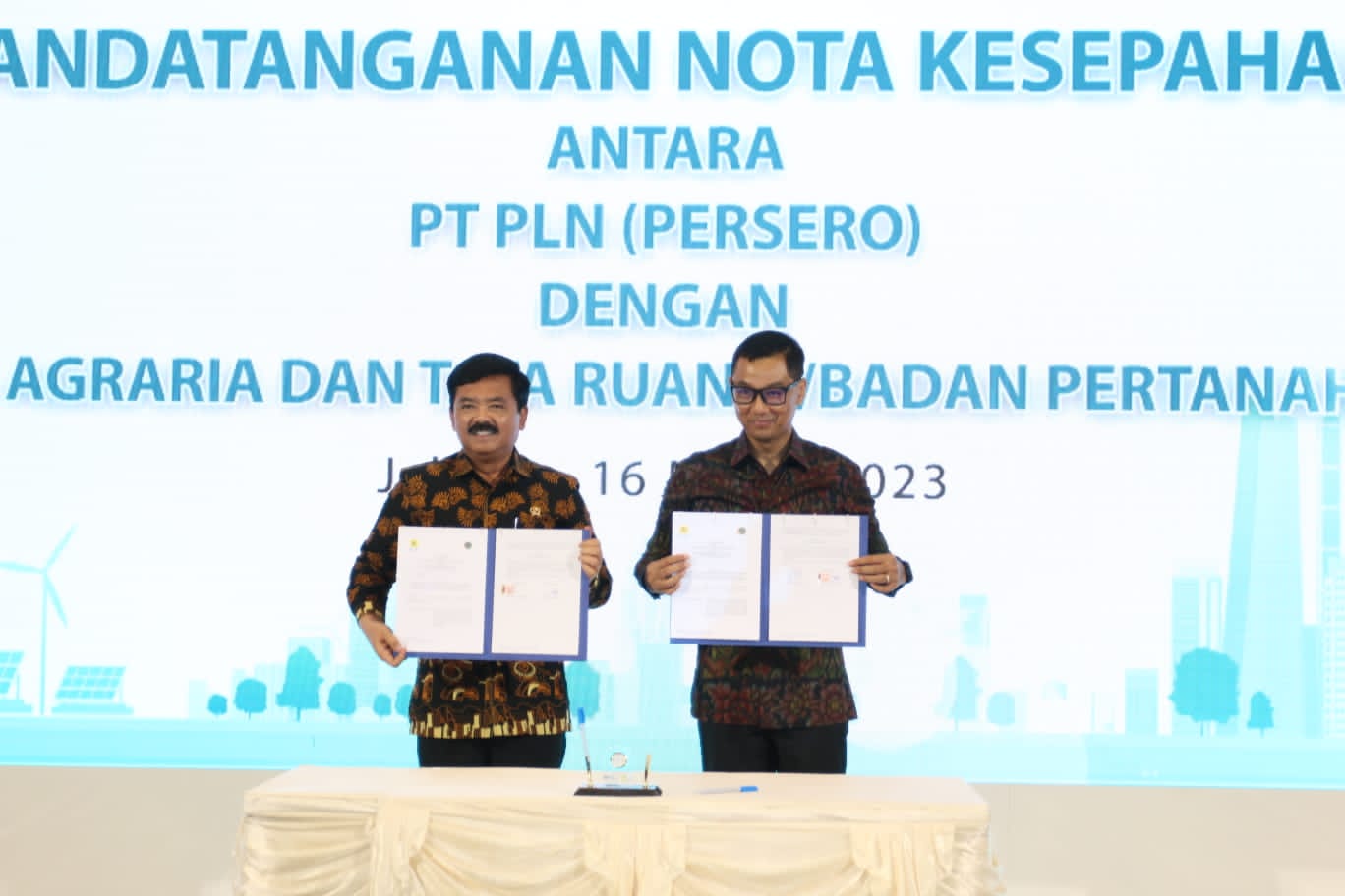 PT PLN (Persero) melanjutkan kerja sama dengan Kementerian Agraria dan Tata Ruang/Badan Pertanahan Nasional (ATR/BPN) untuk mengamankan aset lahan yang digunakan untuk infrastruktur kelistrikan. (Dok, PLN)