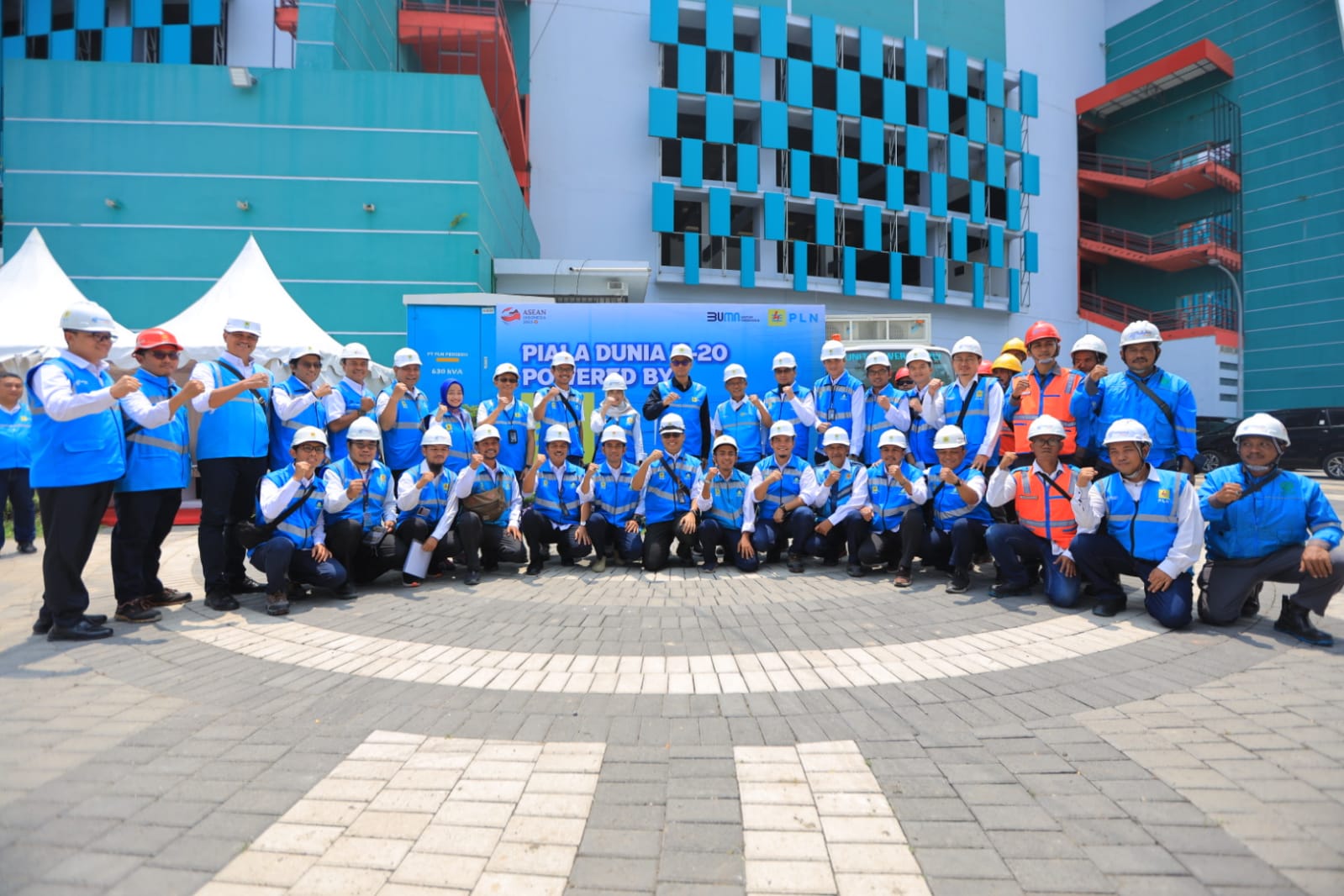 PT PLN (Persero) menyiagakan 1.700 personel untuk memastikan keandalan listrik selama penyelenggaran Piala Dunia U20. (Dok, PLN)