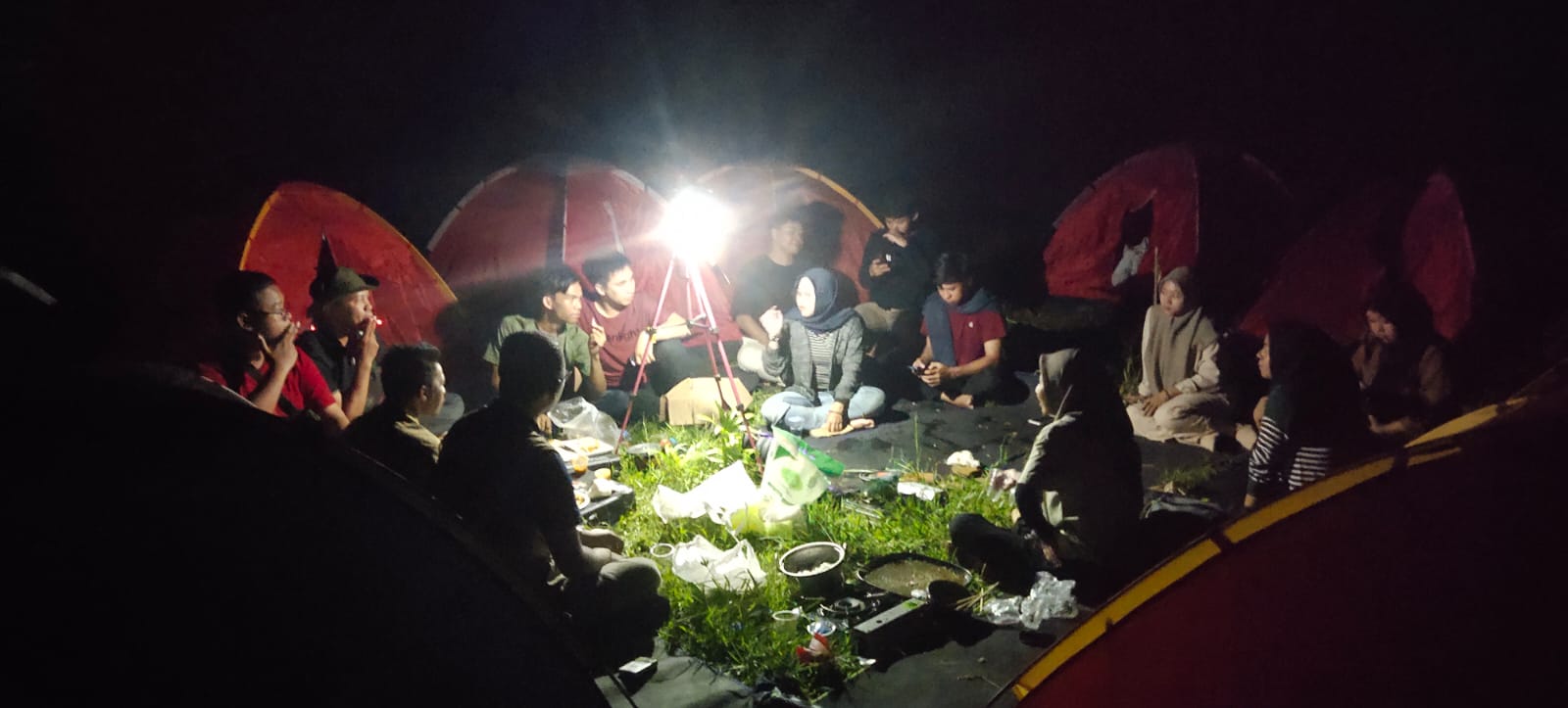Kegiatan Fun Camp bersama admin Medsos Kalimantan Selatan,  di objek wisata The Pahumaan yang masuk areal wilayah hutan Tahura, Desa Awang Bangkal, Kabupaten Banjar, Sabtu - Minggu 17-18 Maret 2023. (Foto: Istimewa)