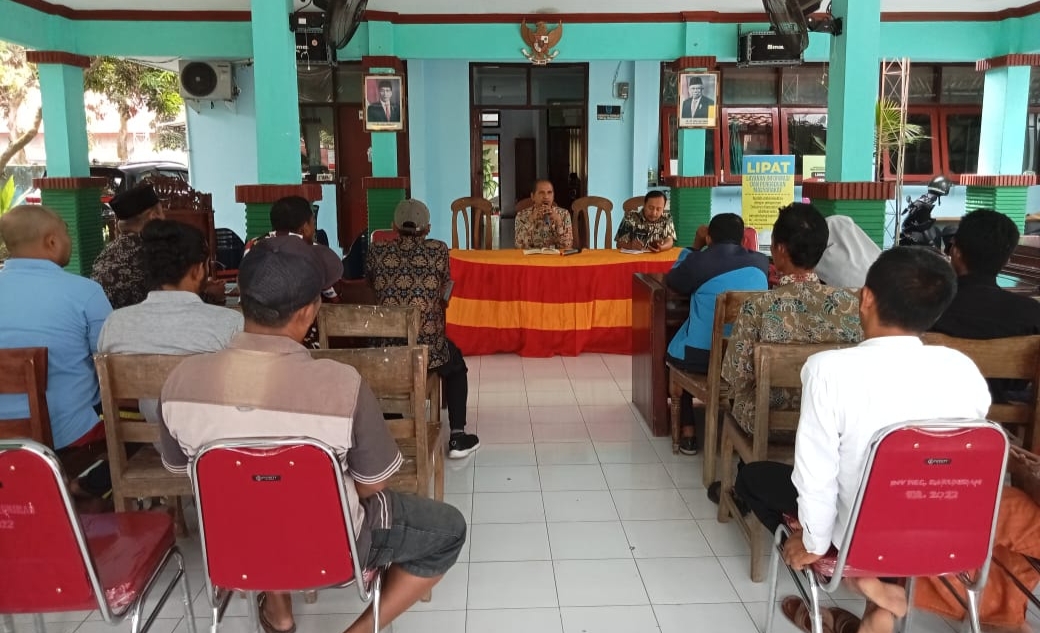 Rapat bersama warga Desa Patemon Kulon, Kecamatan Pakuniran, Kabupaten Probolinggo, Kamis (30/3/2023). (Foto: Istimewa)