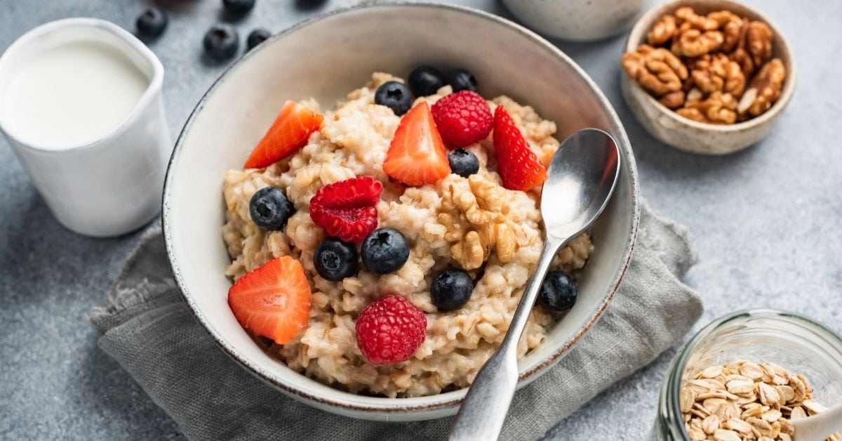 Oatmeal, menu bergizi yang cocok untuk diet. (Foto: Net)