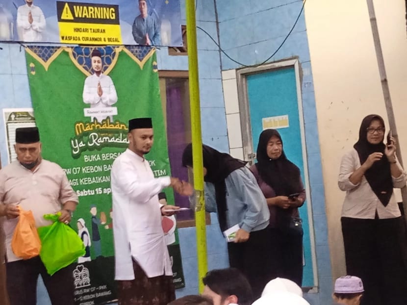 Ketua RW 07 Kebon Bawang, Jakarta Utara, Rahmat Hidayat dalam acara Buka Puasa Bersama Anak Yatim, Sabtu (15/4). (Foto: istimewa)