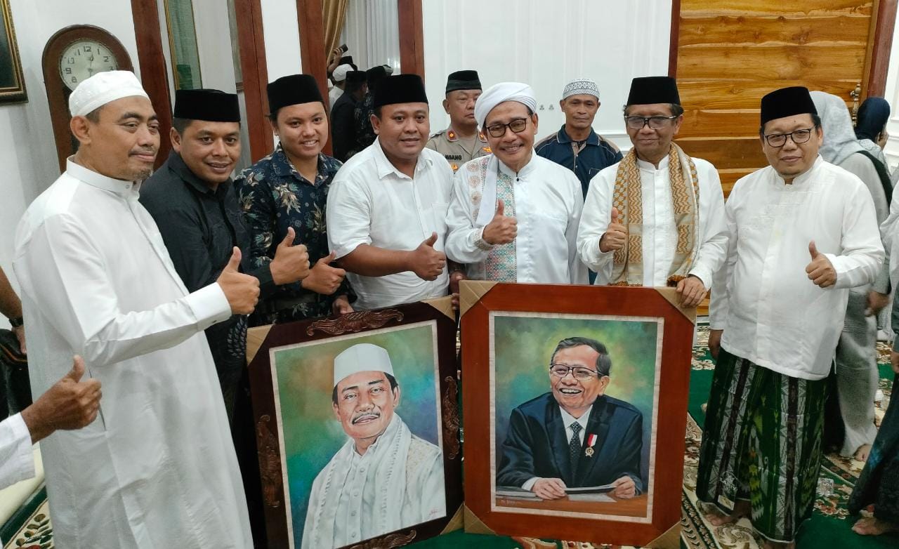 Kunjungan Menko Polhukam Mahfud MD ke Genggong Disambut Lukisan Indah