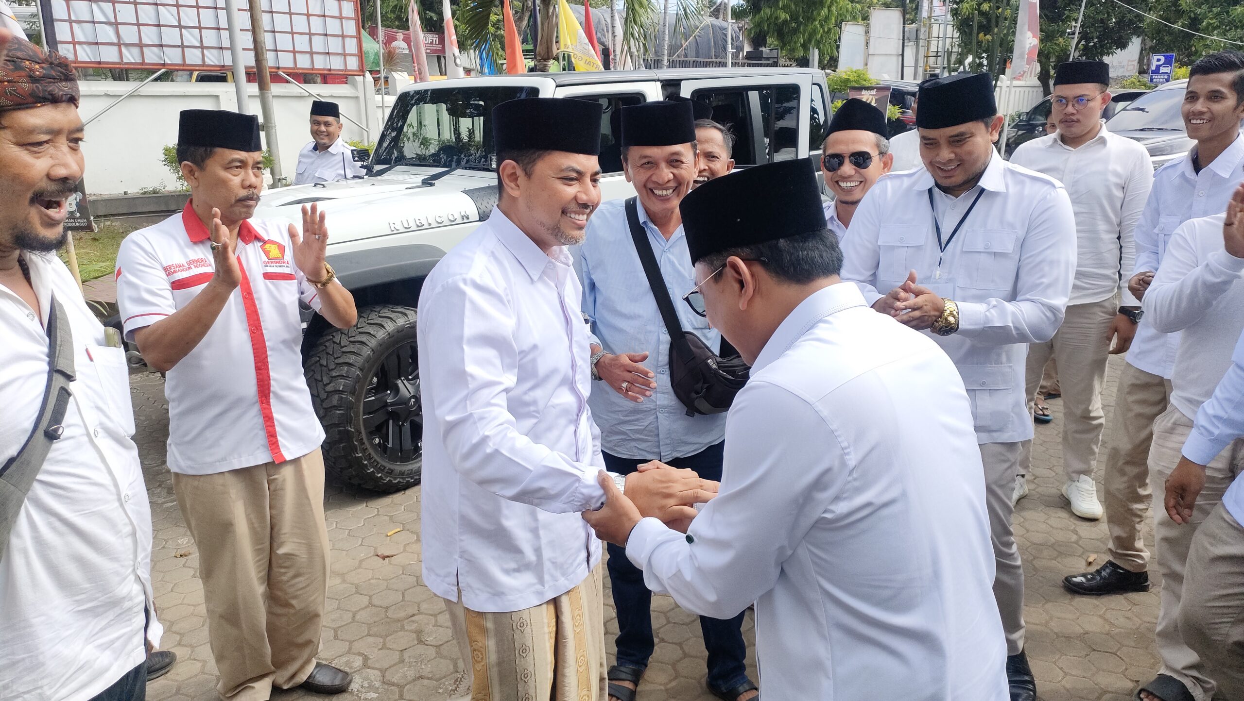 Tiga partai yang diproyeksikan mengusung bakal Cabup Probolinggo mendaftarkan Bakal Calon Anggota Dewan (BCAD) ke KPU, Sabtu (13/5/2023). (Foto: Mafa) 
