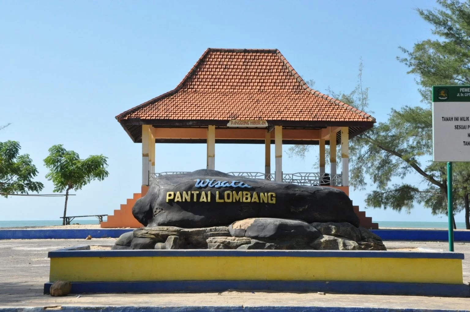 Wisata Pantai Lombang (Foto: rri.co.id)