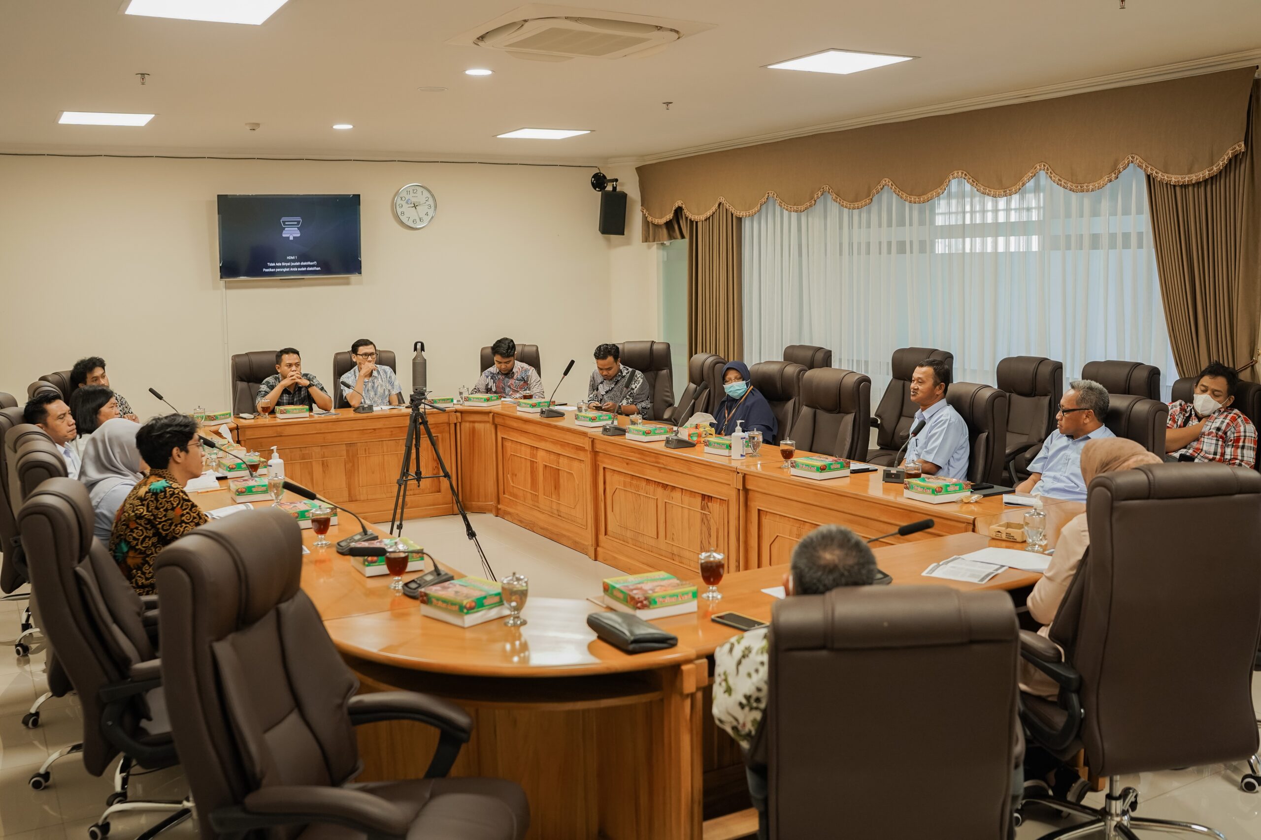 Cermat Demokrasi saat melakukan audiensi dengan pemerintah terkait, di kantor DPRD Kabupaten Sleman, Selasa (27/6/2023). (Foto: Istimewa) 