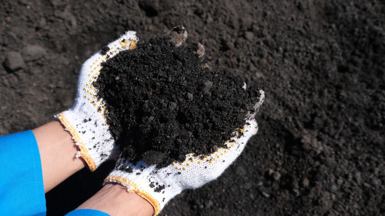 Fly Ash Bottom Ash (FABA) hasil pembakaran batu bara di PLTU PLN yang di manfaatkan sebagai bahan campuran pembuatan konstruksi bahan bangunan. (Foto: Istimewa) 