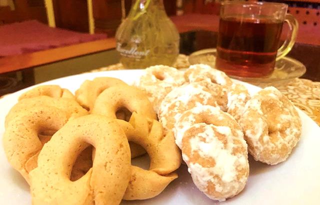 Kue tradisional Banjar dan Ukel. (Foto: Net) 