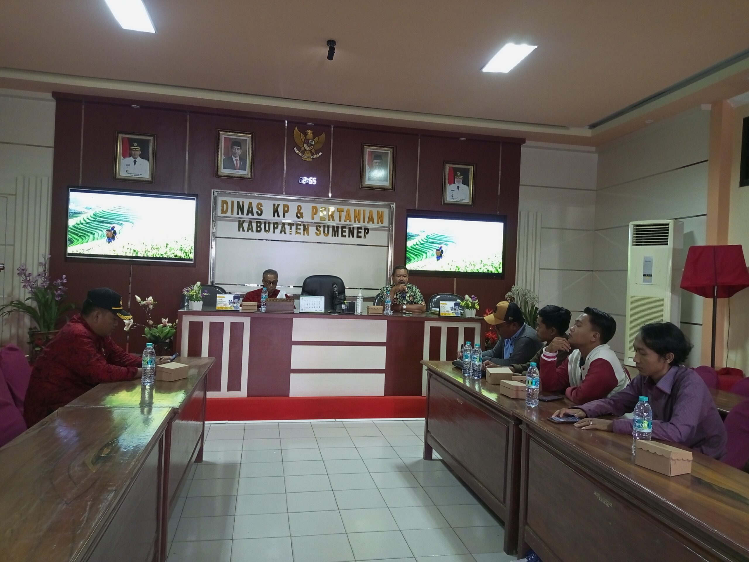 AAR saat audiensi di Kantor DKPP Kabupaten Sumenep, Jumat (11/8/2023). (Foto: Serikat News)