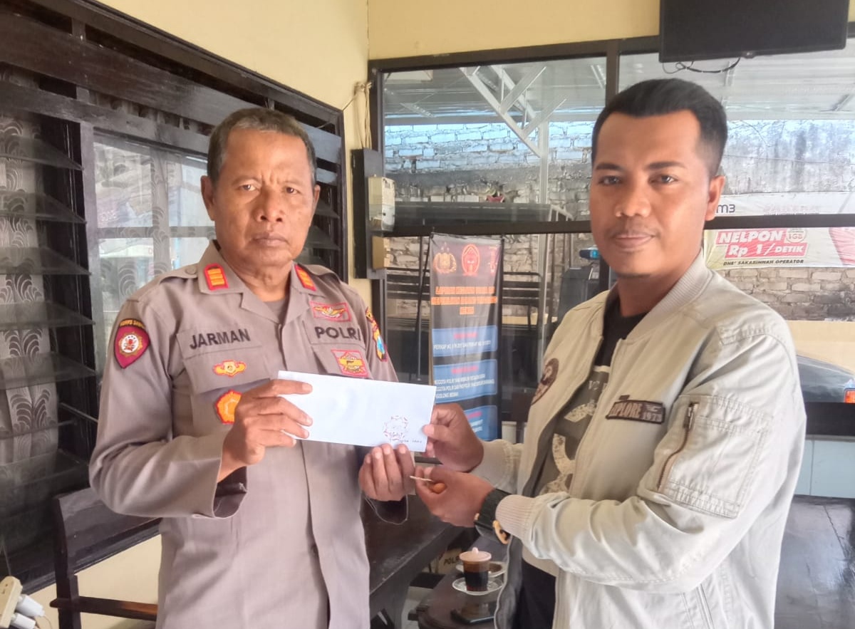 Solidaritas Pemuda Peduli Desa (SP2D) menyampaikan surat audiensi ihwal maraknya rokok ilegal di kecamatan Guluk-guluk, Sumenep. (Foto: Serikat News) 