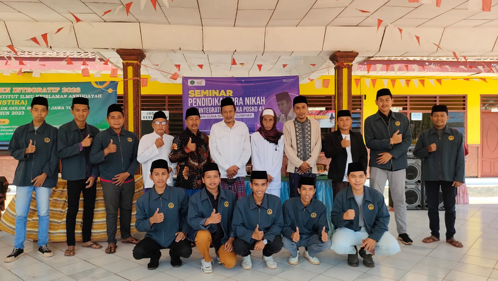 Kelompok Kuliah Kerja Nyata (KKN) Institut Ilmu Keislaman Annuqayah (INSTIKA) Guluk-guluk Posko 41 yang bertempat di Desa Romben Guna, Kecamatan Dungkek, Kabupaten Sumenep menggelar seminar Pendidikan Pra nikah pada Minggu (10/9/2023). (Foto: Istimewa) 