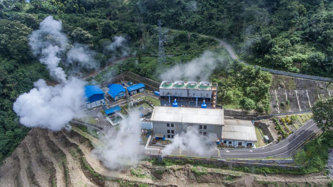 Ilustrasi Pembangkit energi baru terbarukan (EBT), Pembangkit Listrik Tenaga Panas Bumi (PLTP) Ulumbu yang berlokasi di Kabupaten Manggarai, Nusa Tenggara Timur dengan kapasitas total 10 MW (4x2,5 MW). (Foto: Istimewa) 