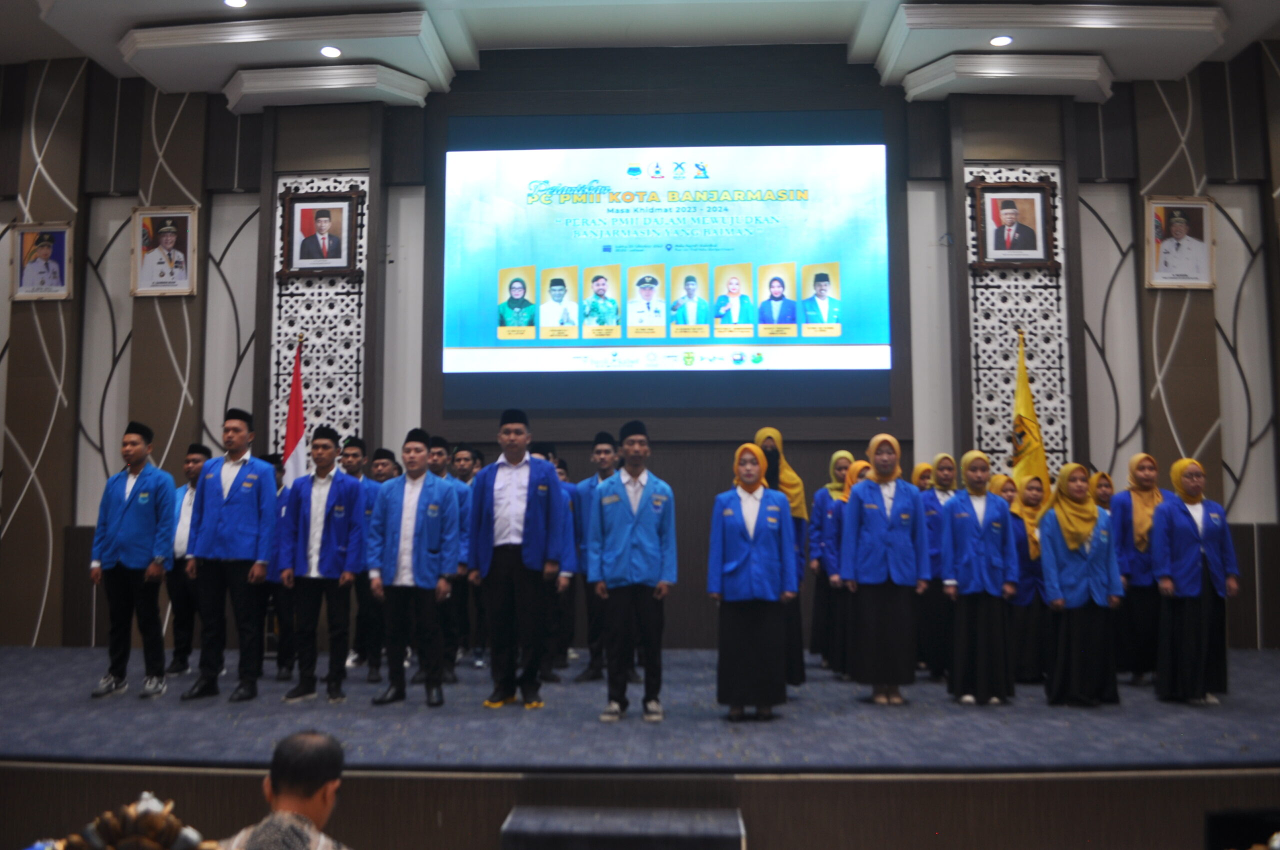 Para Pengurus Cabang PMII Banjarmasin yang dilantik di Balai Kota Banjarmasin, Sabtu (7/10). (Foto: Istimewa) 