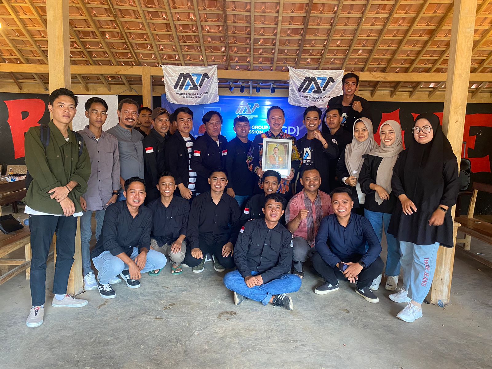 FGD yang diselenggarakan MPR MR di Blankon Coffee, Pajagalan, Sumenep, Sabtu, 9 Desember 2023. (Foto: Istimewa) 