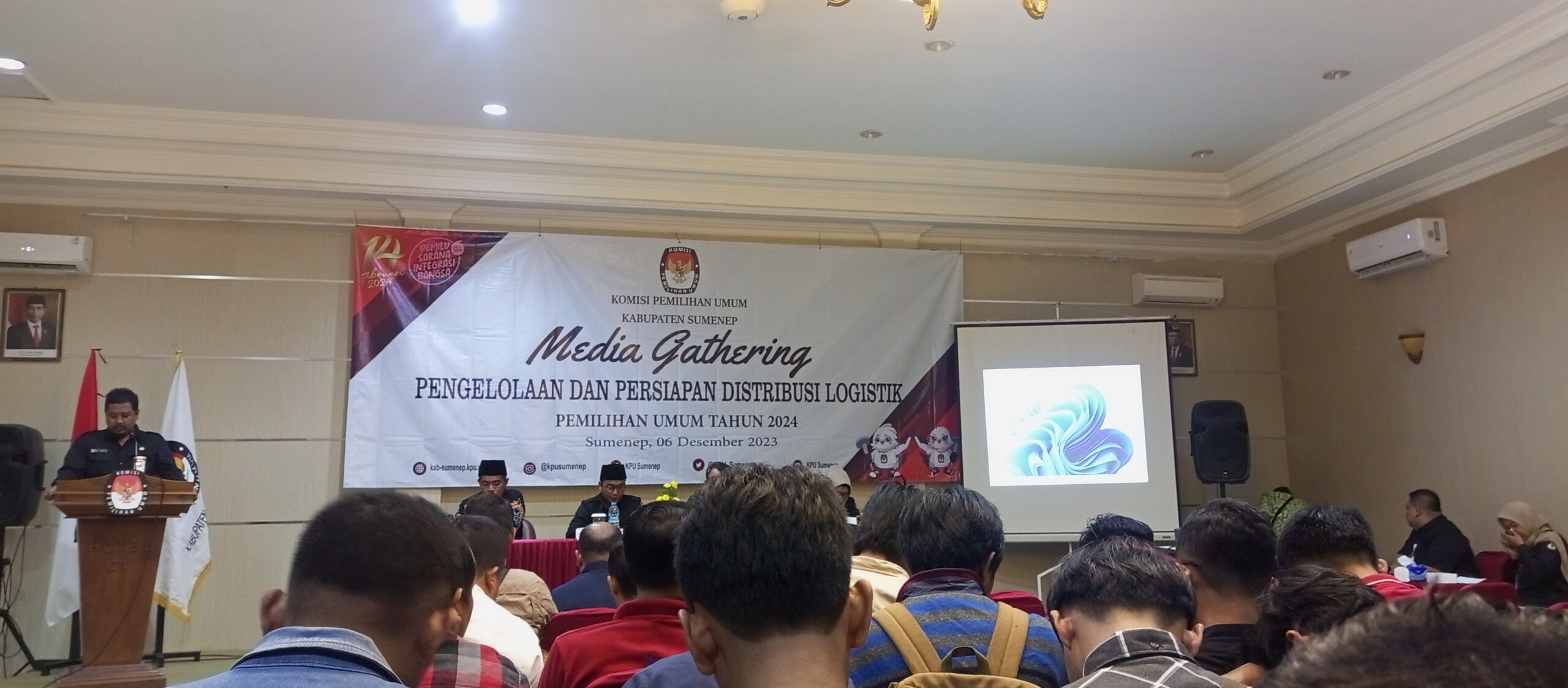 KPU Kabupaten Sumenep menggelar media gathering bersama puluhan insan jurnalis, Rabu (6/12/ 2023), bertempat di Hotel C1 Perumahan Bumi Sumekar Asri (BSA), Desa Kolor, Kecamatan Kota, Sumenep. (Foto: Istimewa)