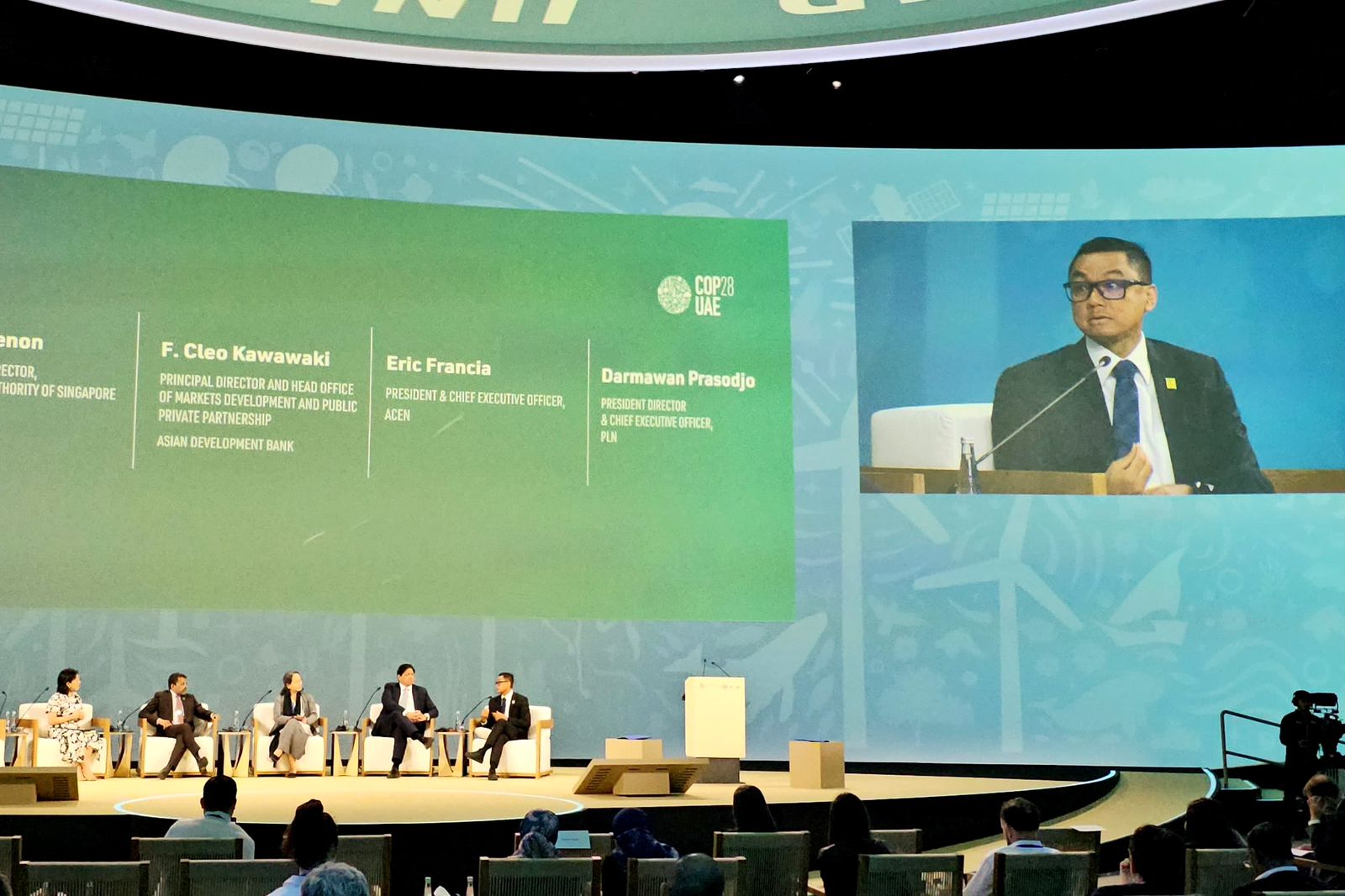 Direktur Utama PLN Darmawan Prasodjo (kanan) dalam paparannya mengatakan, tantangan terbesar transisi energi terletak pada pendanaan untuk pensiun dini pembangkit batu bara, untuk mengatasi tantangan ini, PLN telah menjalin kolaborasi pendanaan Energy Transition Mechanism (ETM). (Foto: Istimewa)