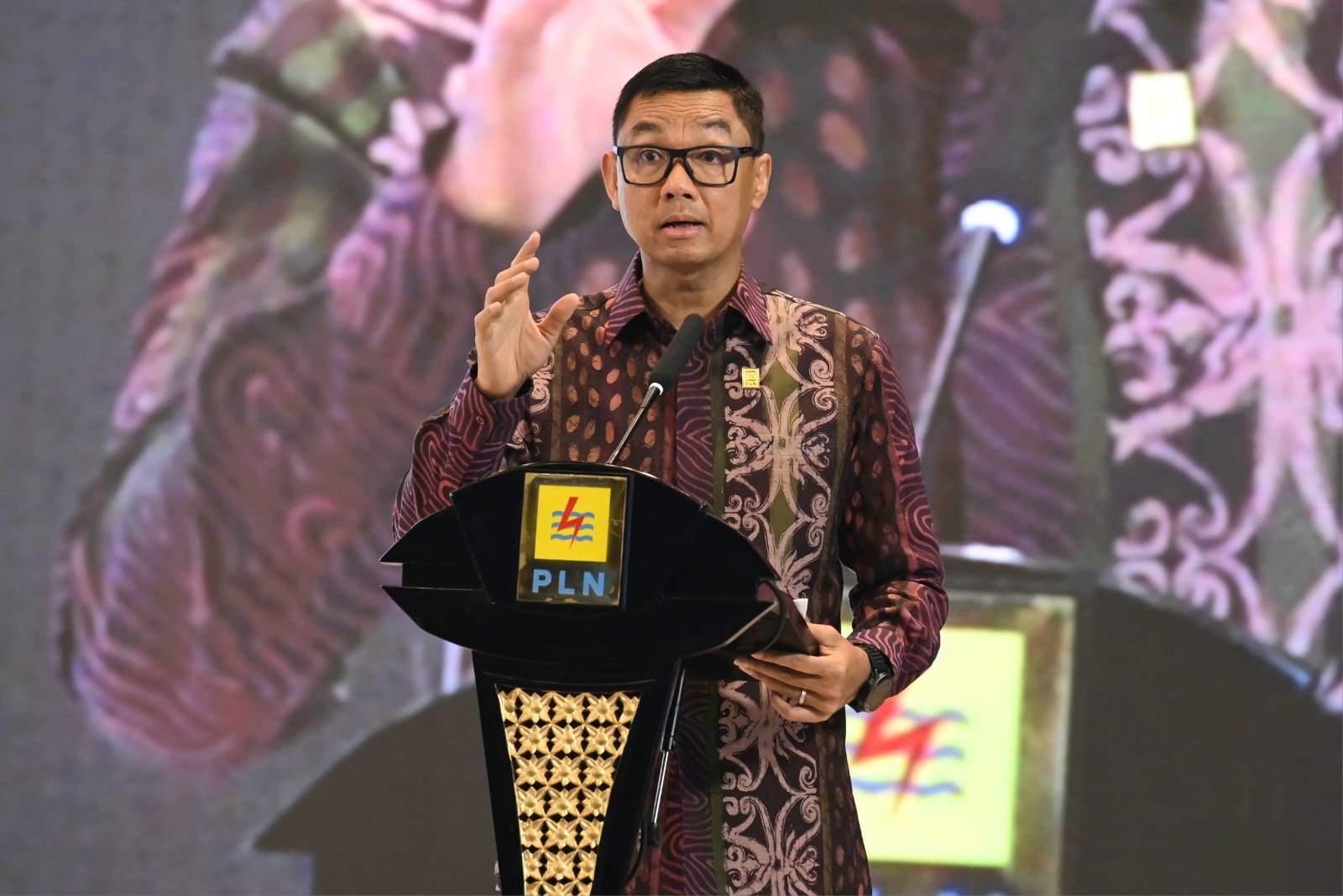 Dalam sambutannya, Direktur Utama PLN Darmawan Prasodjo mengatakan, pihaknya sangat serius memastikan penerapan Pengarusutamaan Gender (PUG) dalam seluruh proses bisnis PLN. Menurutnya, keterlibatan aktif dari perempuan dapat berkontribusi dalam meningkatkan competitive advantage dan value dari perusahaan. (Foto: Istimewa)