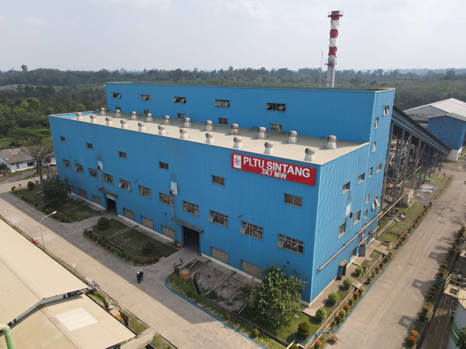 PLTU Sintang 3x7 MW di Kalimantan Barat, telah beroperasi 100 persen menggunakan bahan bakar biomassa menggantikan batu bara. (Foto: Istimewa)