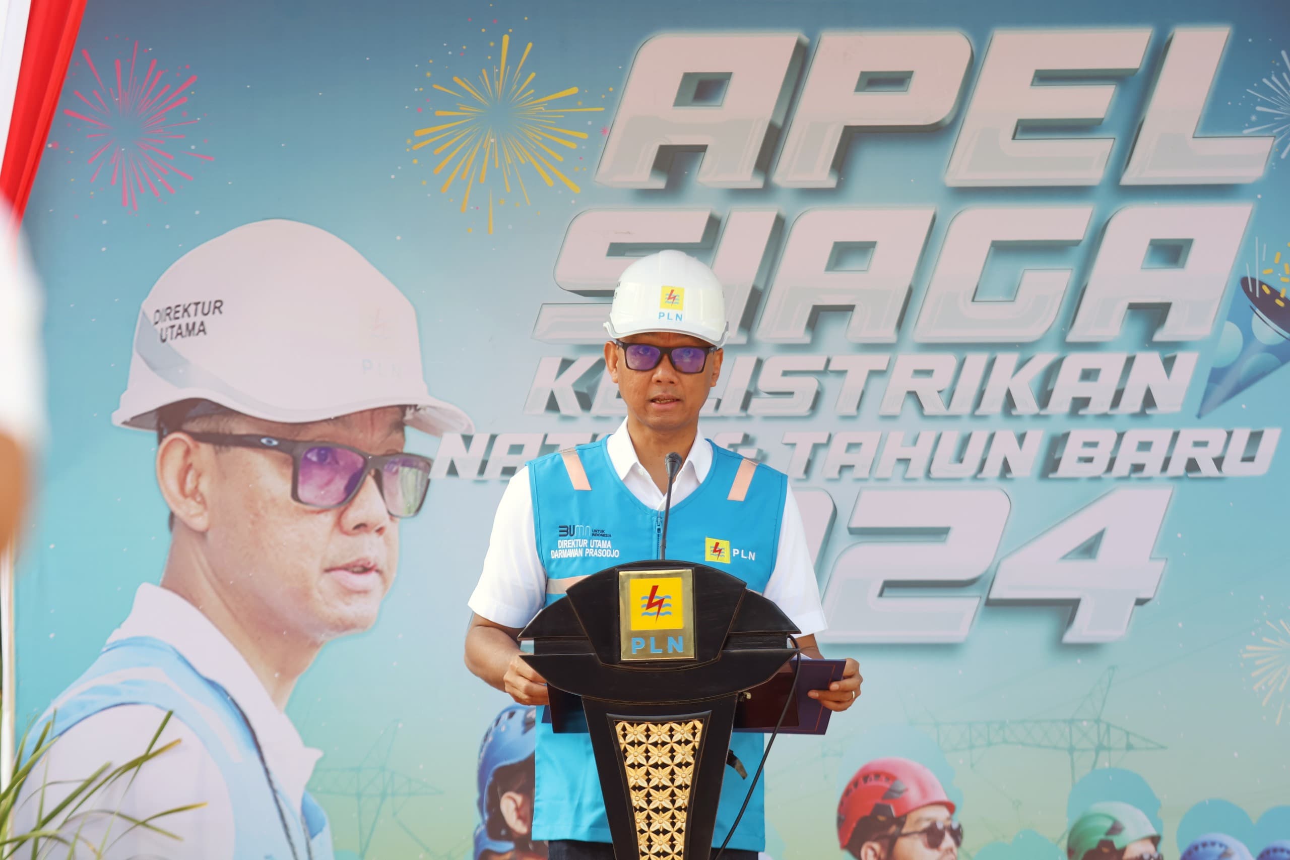Direktur Utama PLN Darmawan Prasodjo saat menyampaikan arahan kepada seluruh petugas saat Apel Siaga Kelistrikan Natal 2023 dan Tahun Baru 2024 di Kantor Pusat PLN, Jakarta, Rabu (20/12). (Foto: Istimewa)