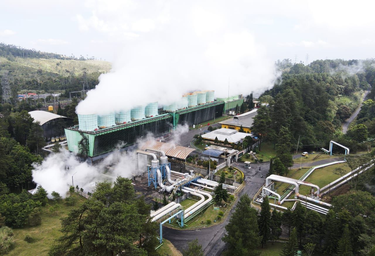 Pembangkit Listrik Tenaga Panas Bumi (PLTP) Kamojang dengan kapasitas 140 MW yang berlokasi di  Kabupaten Bandung, Jawa Barat sebagai salah satu pembangkit yang terdaftar dalam sistem pelacakan elektronik dari APX TIGRs dan diakui secara internasional untuk mengeluarkan REC. (Foto: Istimewa) 