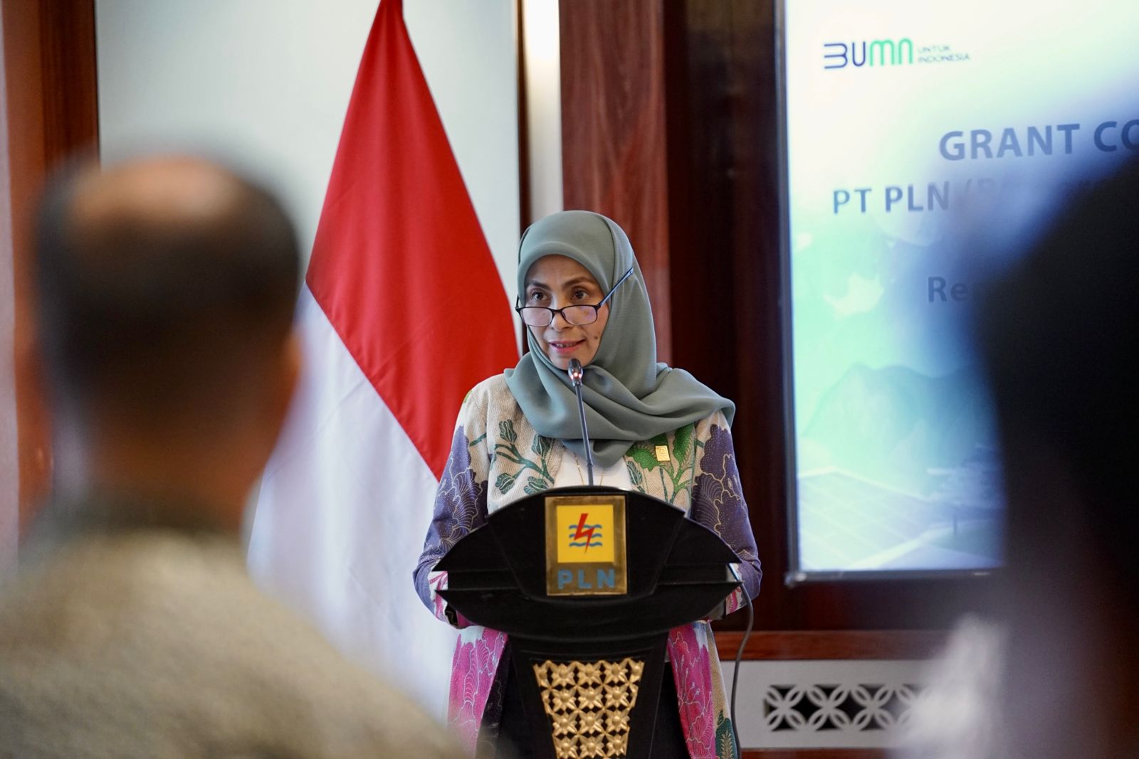 Direktur Keuangan PLN Sinthya Roesly menyampaikan dukungan dana dari USTDA akan digunakan untuk membiayai layanan jasa studi kelayakan mini-grid EBT di wilayah 3T di Indonesia Timur yang mencakup teknis, evaluasi dampak ekonomi dan lingkungan. (Foto: Istimewa) 