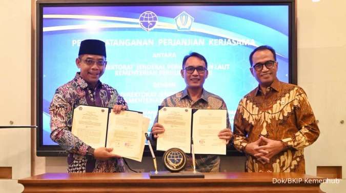 Penandatanganan kerja sama oleh Direktur Jenderal Perhubungan Laut Antoni Arif Priadi dan Direktur Jenderal Pajak Suryo Utomo, serta disaksikan Menteri Perhubungan Budi Karya Sumadi, di Kantor Kemenhub, Jakarta, Jumat (31/5). (Foto: Kemenhub) 