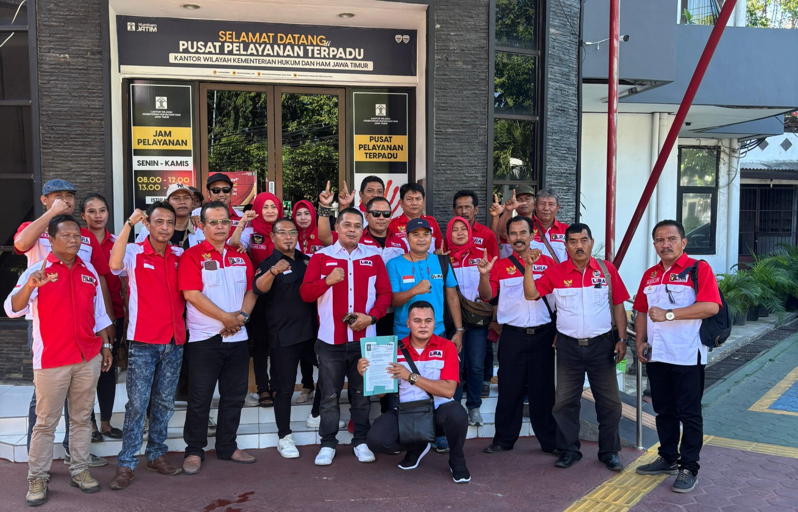 LIRA Jawa Timur melaporkan Kepala Lembaga Pemasyarakatan (Kalapas) kelas 1 Porong Sidoarjo ke Kementrian Hukum Dan Hak Asasi Manusia (Kemenkumham). (Foto: Istimewa) 