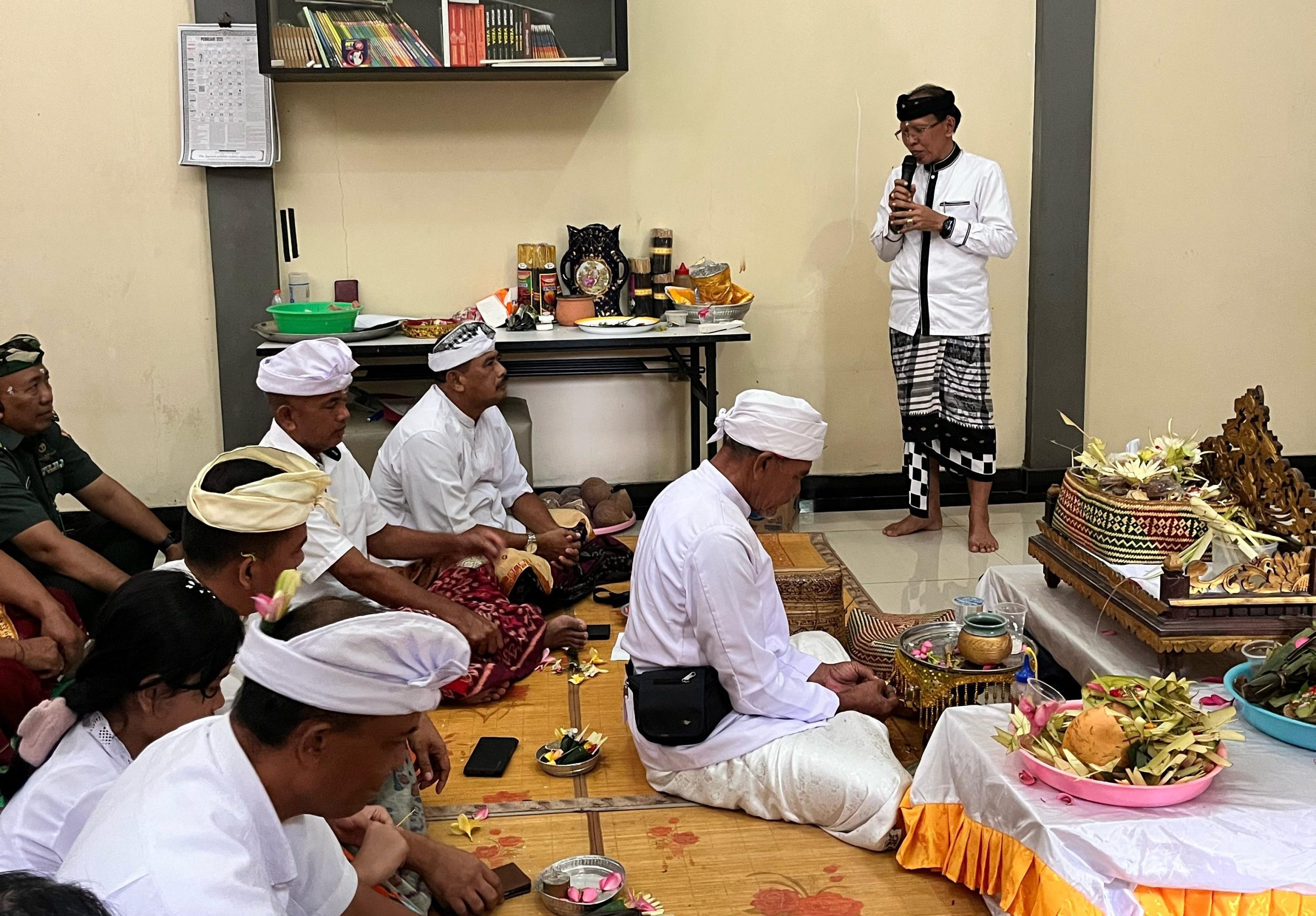 Dirjen Bimas Hindu saat menyampaikan dharma wacana dalam pujawali Pura Husada Wira Utama RSPAD Gatot Subroto (Foto: Dewa)