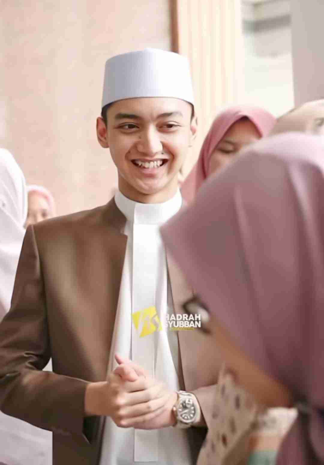 Gus Azmi dan Khansa resmi bertunangan. (Foto: Istimewa) 