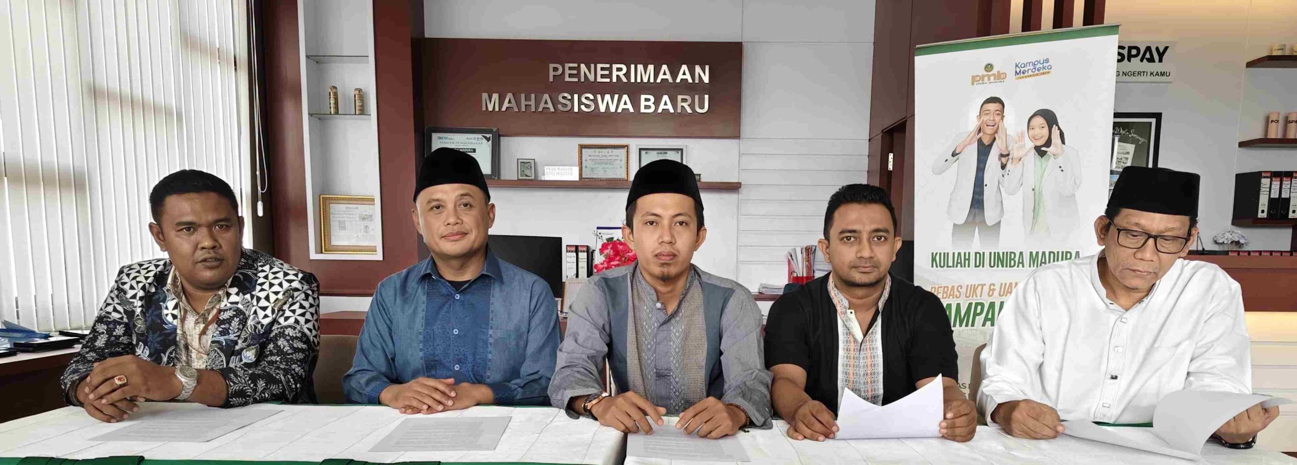 UNIBA Madura menggelar konferensi pers di ruang VIP kampus, Selasa (18/03/2025). (Foto: Istimewa) 