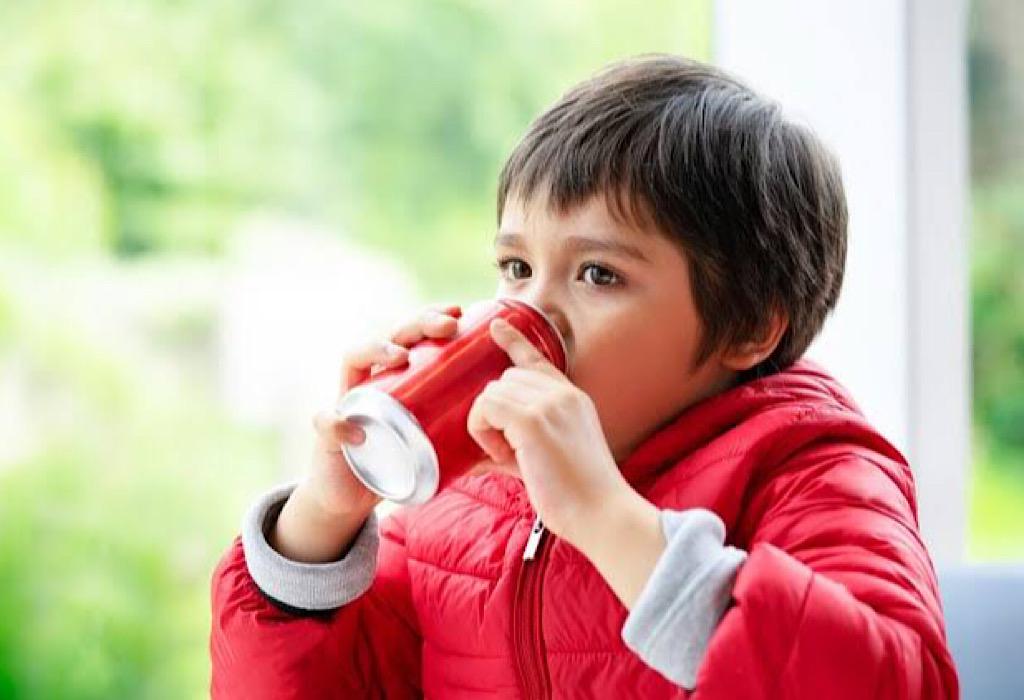 Bahaya anak balita minum minuman bersoda. (Foto: Istimewa) 