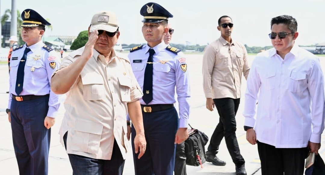 Presiden Prabowo menuju Kabupaten Majalengka, Provinsi Jawa Barat, Senin, 7 April 2025. (Foto: BPMI Setpres) 
