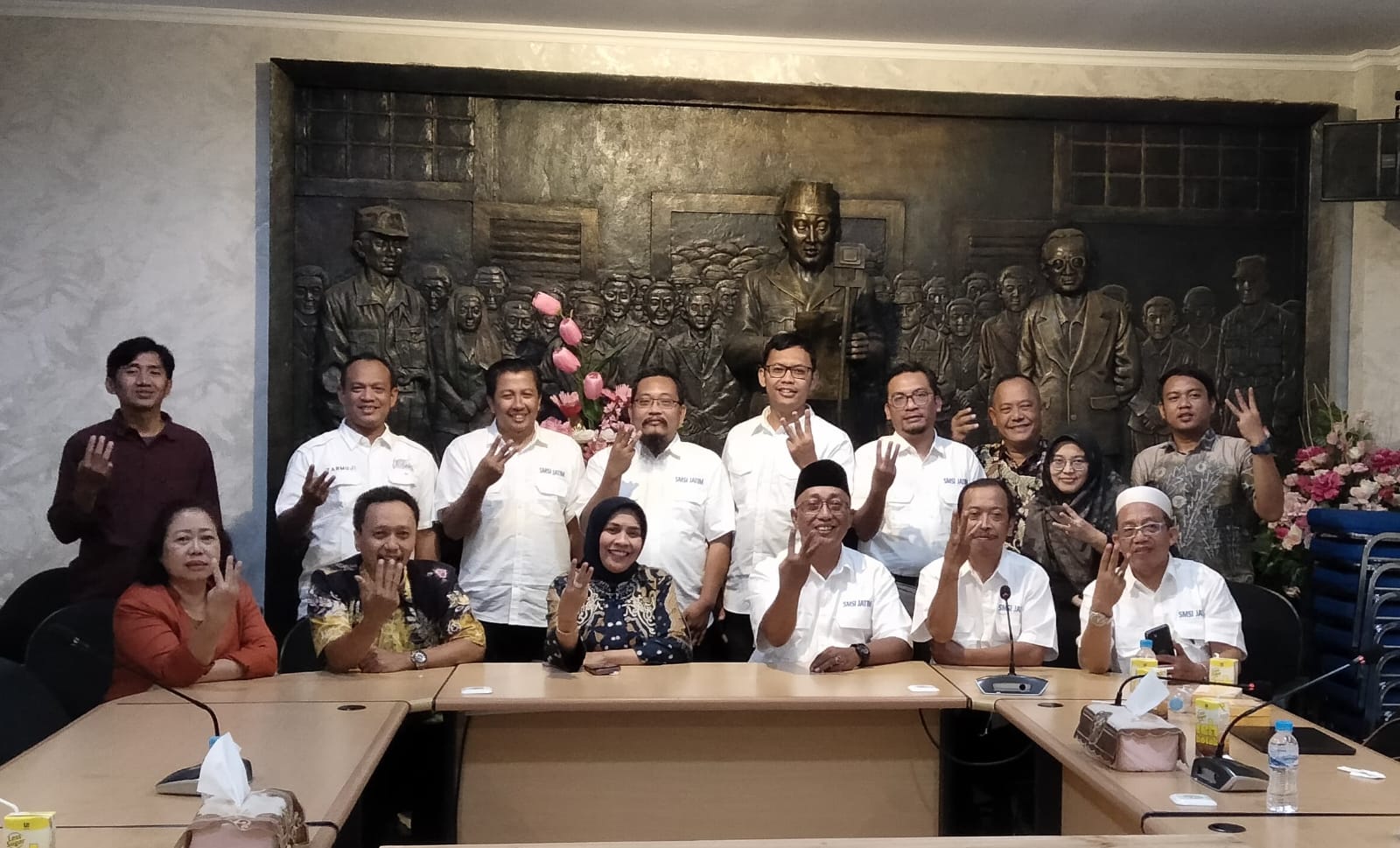 Pertemuan antara Pengurus lSMSI Jawa Timur dan Rektor Universitas Dr. Soetomo (Unitomo) Surabaya, Prof. Dr. Siti Marwiyah, SH, MH, Kamis (8/5/2025). (Foto: Istimewa) 