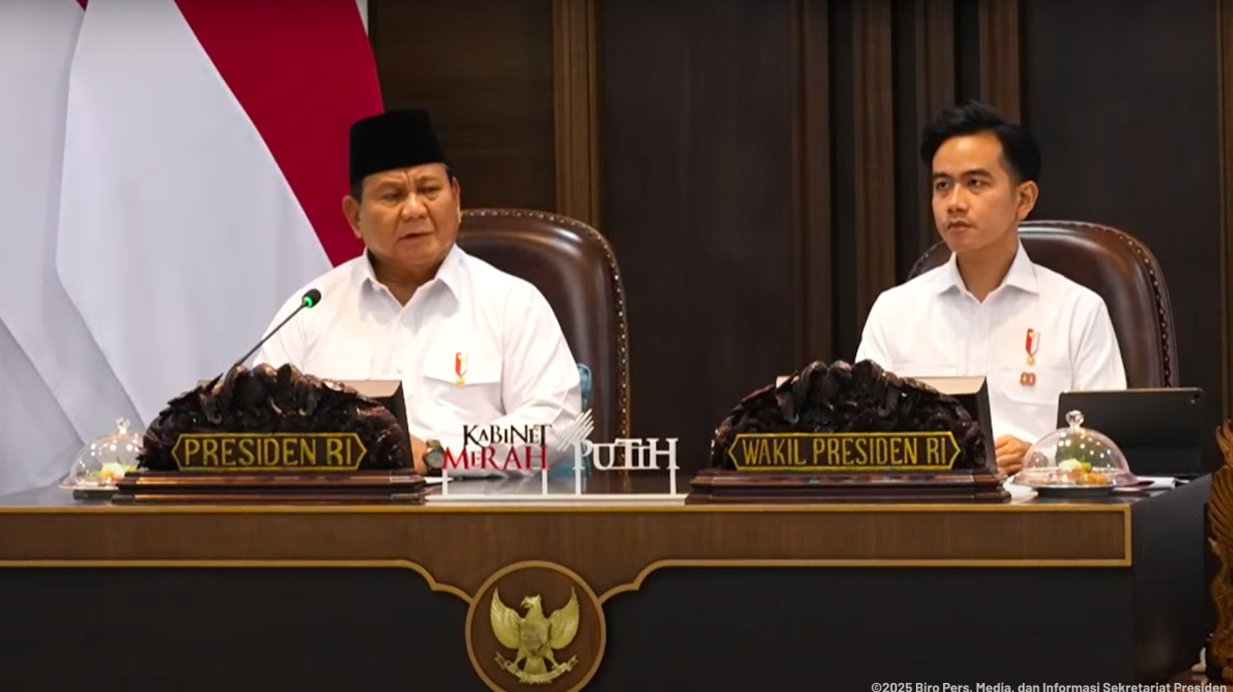 Presiden Prabowo menyampaikan arahan dalam Sidang Kabinet Paripurna yang digelar di Istana Kepresidenan, Jakarta, Rabu, 6 Agustus 2025. (Foto: Tangkapan Layar YouTube Sekretariat Presiden)

