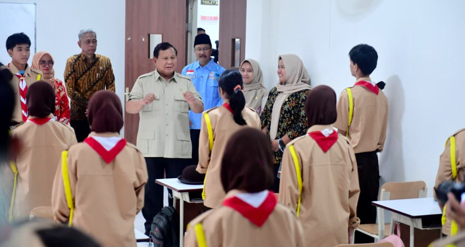 Presiden Prabowo saat meninjau Sekolah Rakyat Menengah Atas (SRMA) Margaguna di Jakarta Selatan, pada Kamis, 11 September 2025. (Foto: BPMI Setpres)