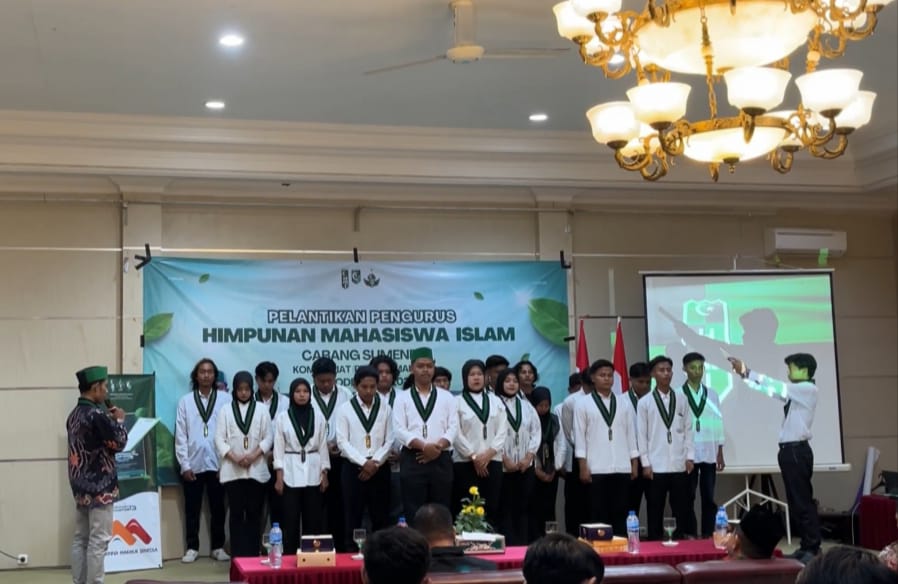 Pentikan pengurus Himpunan Mahasiswa Islam (HMI) Komisariat (P) Universitas Bahaudin Mudhary (UNIBA) Madura periode 2025–2026, Senin (27/10/2025) malam. (Foto: Serikat News) 