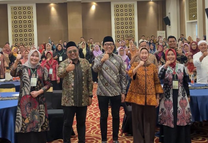 Foto bersama dalam kegiatan Penumbuhan dan Pengembangan Wirausaha Baru (WUB) Industri Kecil LMEA di Hotel Bromo Park. (Foto: Serikat-News)