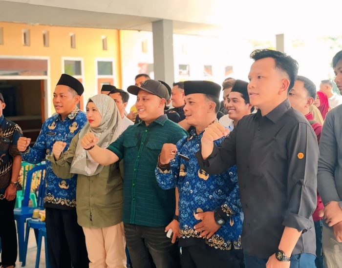 Anggota DPRD Jawa Timur, Multazamudz Dzikri DPMPTSP Provinsi Jawa Timur dalam kegiatan Sadar Legalitas Berusaha (Saleha). (Foto: Serikat-News)