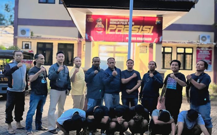 Polisi tangkap enam orang yang diduga terlibat dalam insiden kekerasan usai konser NDX di Stadion Gelora Kraksaan. (Foto: Serikat-News)