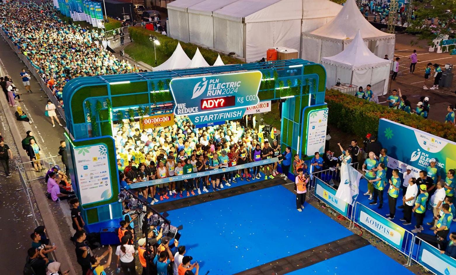 Antusiasme 6.500 peserta yang memadati garis 
start menanti momen flag off pada gelaran PLN Electric Run tahun 2024 lalu. (Foto: PLN) 