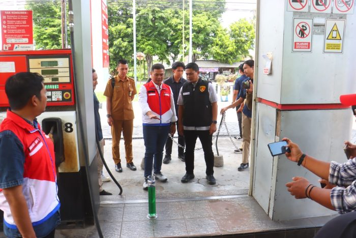 Satreskrim Polres Probolinggo Kota bersama DKUP serta Pertamina Patra Niaga Malang kembali melakukan sidak ke sejumlah SPBU. (Foto: Serikat-News)