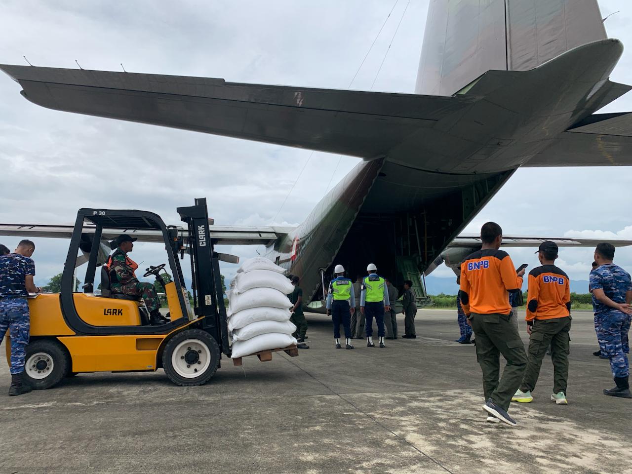 Perum Bulog menyalurkan bantuan logistik berupa beras sebanyak 20 ton ke Kabupaten Bener Meriah pada Jumat (12/12/2025). (Foto: Dok. Bulog) 