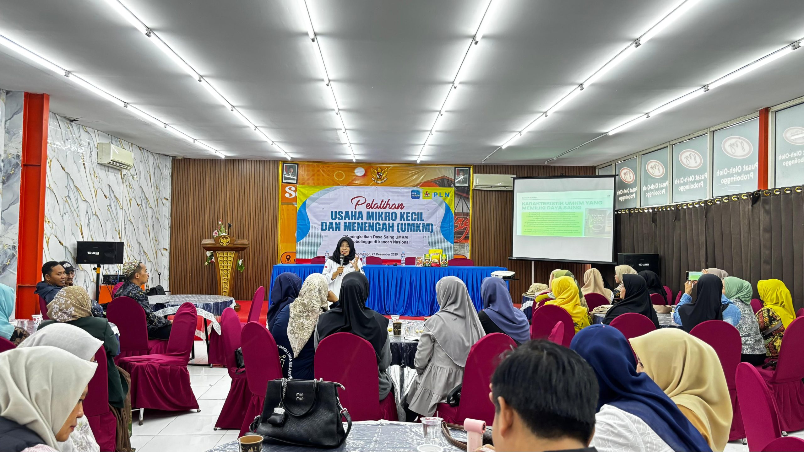 Pelaku UMKM Kabupaten Probolinggo mendengarkan pemateri di acara pelatihan yang digelar di Resto J’bing 3. (Foto: Serikat-News)