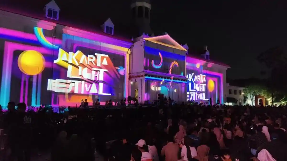 Suasana Gelaran Jakarta Light Festival 2025 pada Rabu (24/12/2025) malam. (Foto: Istimewa)